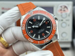VS Factory Omega Seamaster Planet Ocean 600M 43.5mm Black Dial Orange Ceramic Bezel Orange Rubber Strap (215.32.44.21.01.001) 1:1 Super Clone – DD8900 Movement – Bild 4