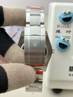 VS Factory Rolex Oyster Perpetual 41mm Candy Pink Lacquer Dial Smooth Bezel Oyster Bracelet (124300 Custom) 1:1 Super Clone – DD3230 Movement – Bild 6