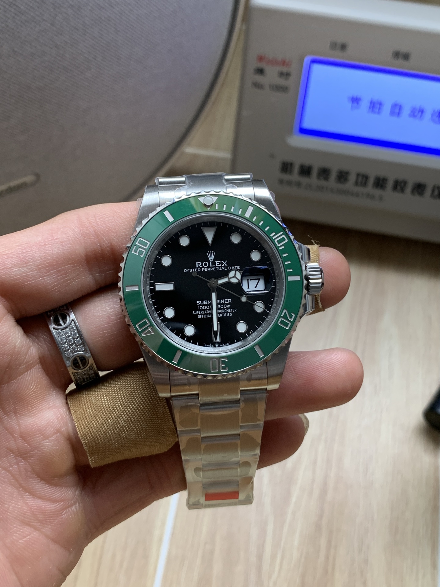 vsf-10443-e62affedb3-i1749988905300_2763_0_0 VS Factory Rolex Submariner Date “Starbucks” Green Bezel 41mm (126610LV) 1:1 Super Clone – DD3235 Movement – Bild 1