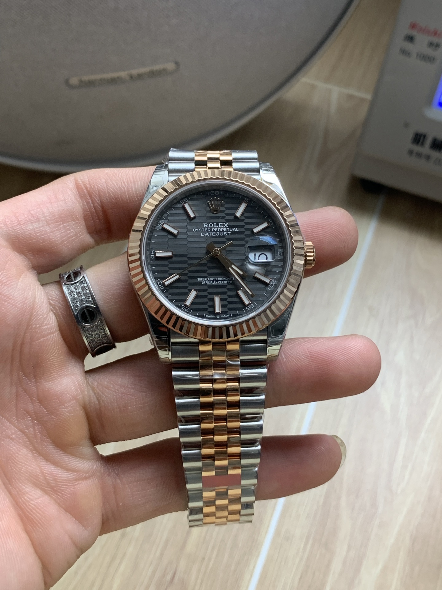 vsf-11799-39c37602fb-i1750766356882_9554_0_0-1 VS Factory Rolex Datejust 41mm Two-Tone Rose Gold Slate Black Fluted Motif Dial Jubilee Bracelet (126331) 1:1 Super Clone – DD3235 Movement – Bild 1