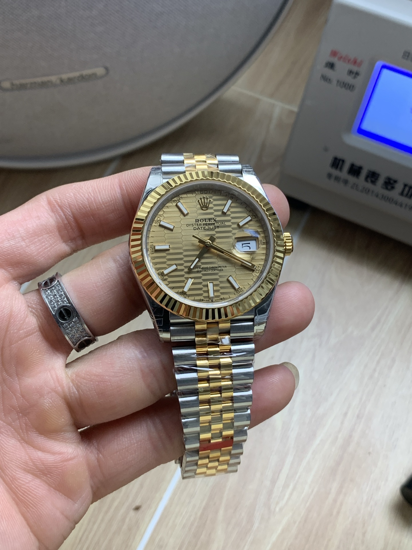 VS Factory Rolex Datejust 41mm Two-Tone Yellow Gold Fluted Motif Dial Jubilee Bracelet (126333) 1:1 Super Clone – DD3235 Movement