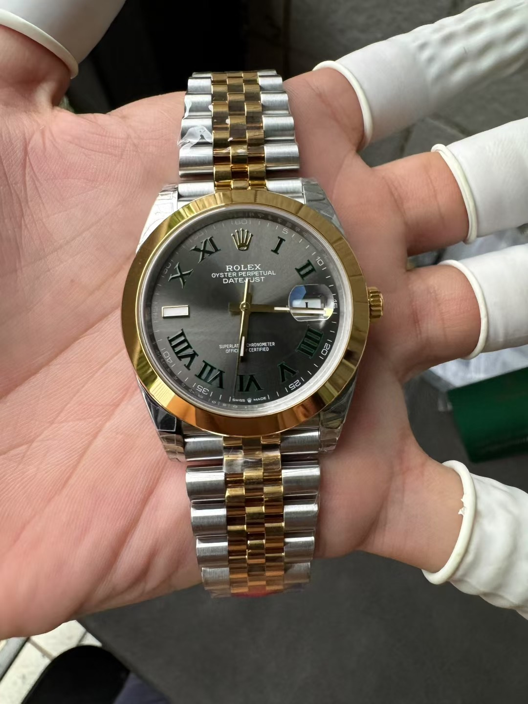 vsf-12249-31f08e11f4-i1754603083540_7457_0_2-1 VS Factory Rolex Datejust 41mm Two-Tone Yellow Gold Slate “Wimbledon” Dial Smooth Bezel Jubilee Bracelet (126303) 1:1 Super Clone – DD3235 Movement – Bild 1