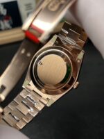 VS Factory (V2) Rolex Day-Date 40mm Rose Gold Olive Green Sunburst Roman Dial Fluted Bezel President Bracelet (228235) 1:1 Super Clone – DD3255 Movement – Bild 7