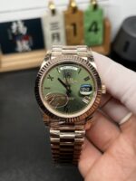VS Factory (V2) Rolex Day-Date 40mm Rose Gold Olive Green Sunburst Roman Dial Fluted Bezel President Bracelet (228235) 1:1 Super Clone – DD3255 Movement – Bild 2