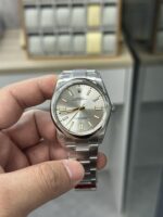 VS Factory Rolex Oyster Perpetual 41mm Silver Sunburst Dial (Gold Accents) Smooth Bezel Oyster Bracelet (124300) 1:1 Super Clone – DD3230 Movement – Bild 2