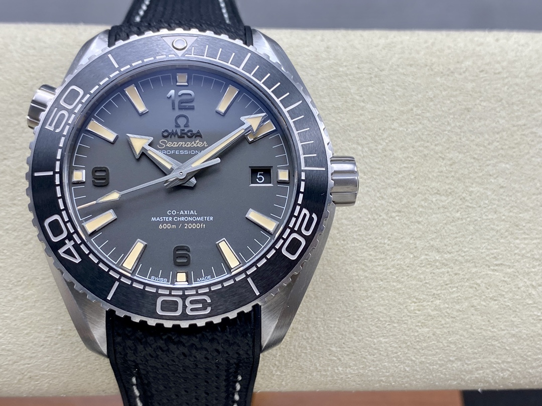 vsf-12974-3df9e21940-a1720700102351_8366-1 VS Factory Omega Seamaster Planet Ocean 600M 43.5mm Gunmetal Grey Dial Brushed Bezel (215.32.44.21.01.002) 1:1 Super Clone – DD8900 Movement – Bild 1