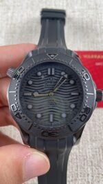 VS Factory Omega Seamaster Diver 300M 43.5mm “Black Black” Full Ceramic (210.92.43.20.01.003) 1:1 Super Clone – DD8806 Movement – Bild 3
