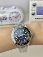 VS Factory Omega Seamaster Planet Ocean Ultra Deep 6000M 45.5mm Gradient Blue Dial Stainless Steel Bracelet (215.30.46.21.03.001) 1:1 Super Clone – DD8912 Movement – Bild 4