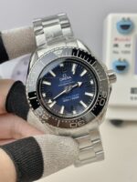 VS Factory Omega Seamaster Planet Ocean Ultra Deep 6000M 45.5mm Gradient Blue Dial Stainless Steel Bracelet (215.30.46.21.03.001) 1:1 Super Clone – DD8912 Movement – Bild 3