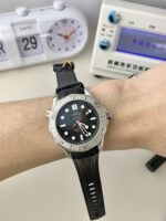 VS Factory Omega Seamaster Diver 300M 42mm “Nekton Edition” Titanium Bezel Black Rubber Strap (210.32.42.20.01.002) 1:1 Super Clone – DD8806 Movement – Bild 3
