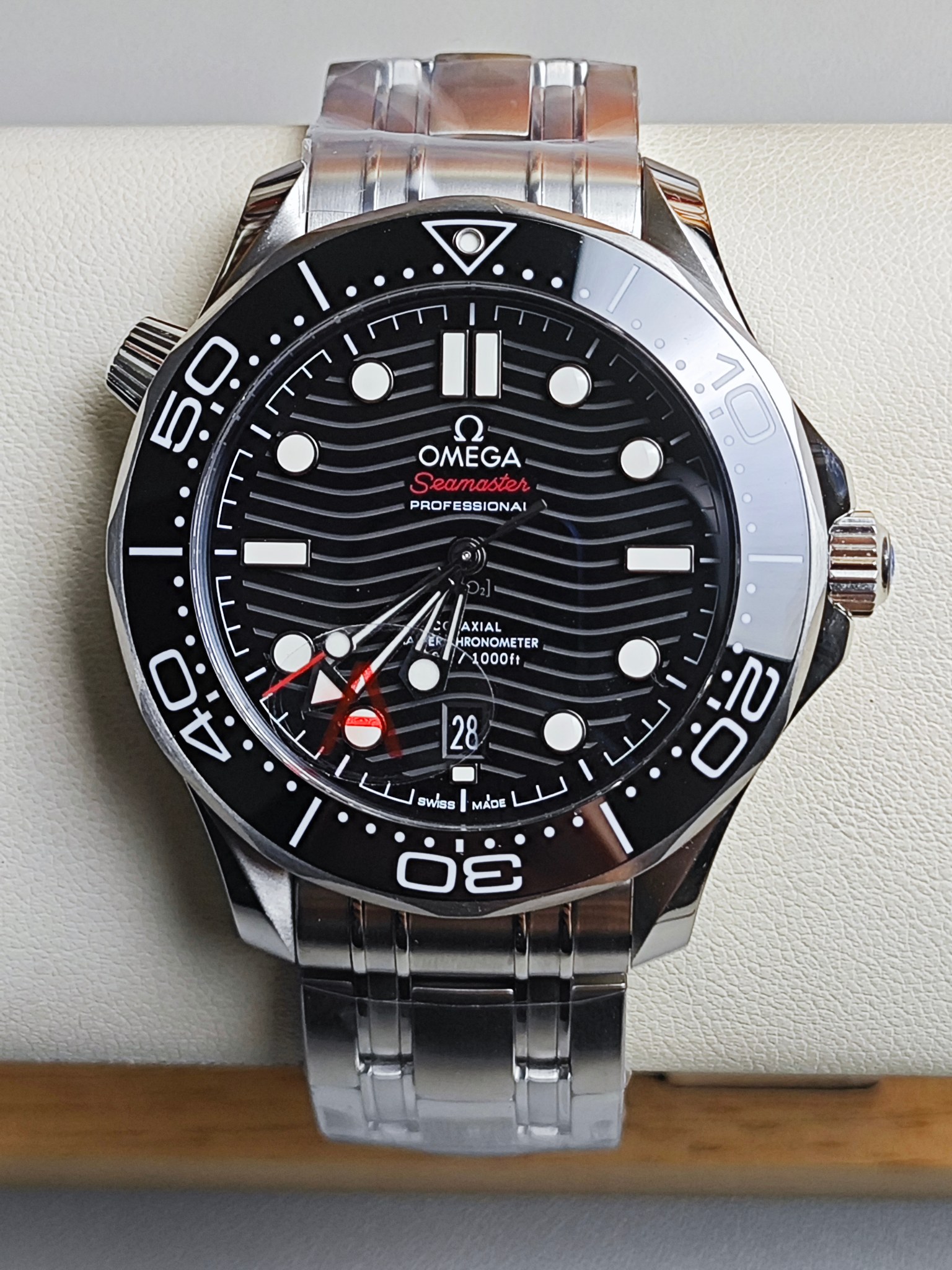 vsf-13198-da19b8ec55-a1761648620454_7360-1 VS Factory Omega Seamaster Diver 300M 42mm Black Wave Dial Black Ceramic Bezel Stainless Steel Bracelet (210.30.42.20.01.001) 1:1 Super Clone – DD8800 Movement – Bild 1