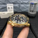 VS Factory Omega Seamaster Diver 300M 42mm James Bond 50th Anniversary 18K Yellow Gold (210.62.42.20.01.001) 1:1 Super Clone – Dandong DD8807 Movement – Bild 4