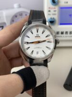 VS Factory Omega Seamaster Aqua Terra 150M 41mm White Dial Orange Rubber Strap (220.12.41.21.02.002) 1:1 Super Clone – DD8900 Movement – Bild 2
