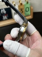 VS Factory Omega Seamaster Diver 300M 42mm Two-Tone Yellow Gold Black Dial (210.22.42.20.01.001) 1:1 Super Clone – DD8800 Movement – Bild 6