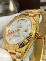 VS Factory Rolex Day-Date 40 Yellow Gold White Baguette Diamond Dial (228238) V2 1:1 Super Clone – DD3255 Movement – Bild 3