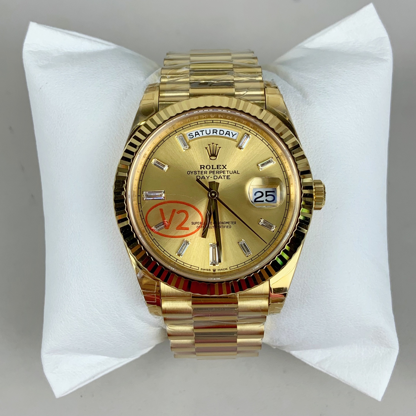 vsf-14542-e4df2e79bb-20260414175747_732_116 VS Factory Rolex Day-Date 40 Yellow Gold Champagne Baguette Diamond Dial (228238) V2 1:1 Super Clone – DD3255 Movement – Bild 1