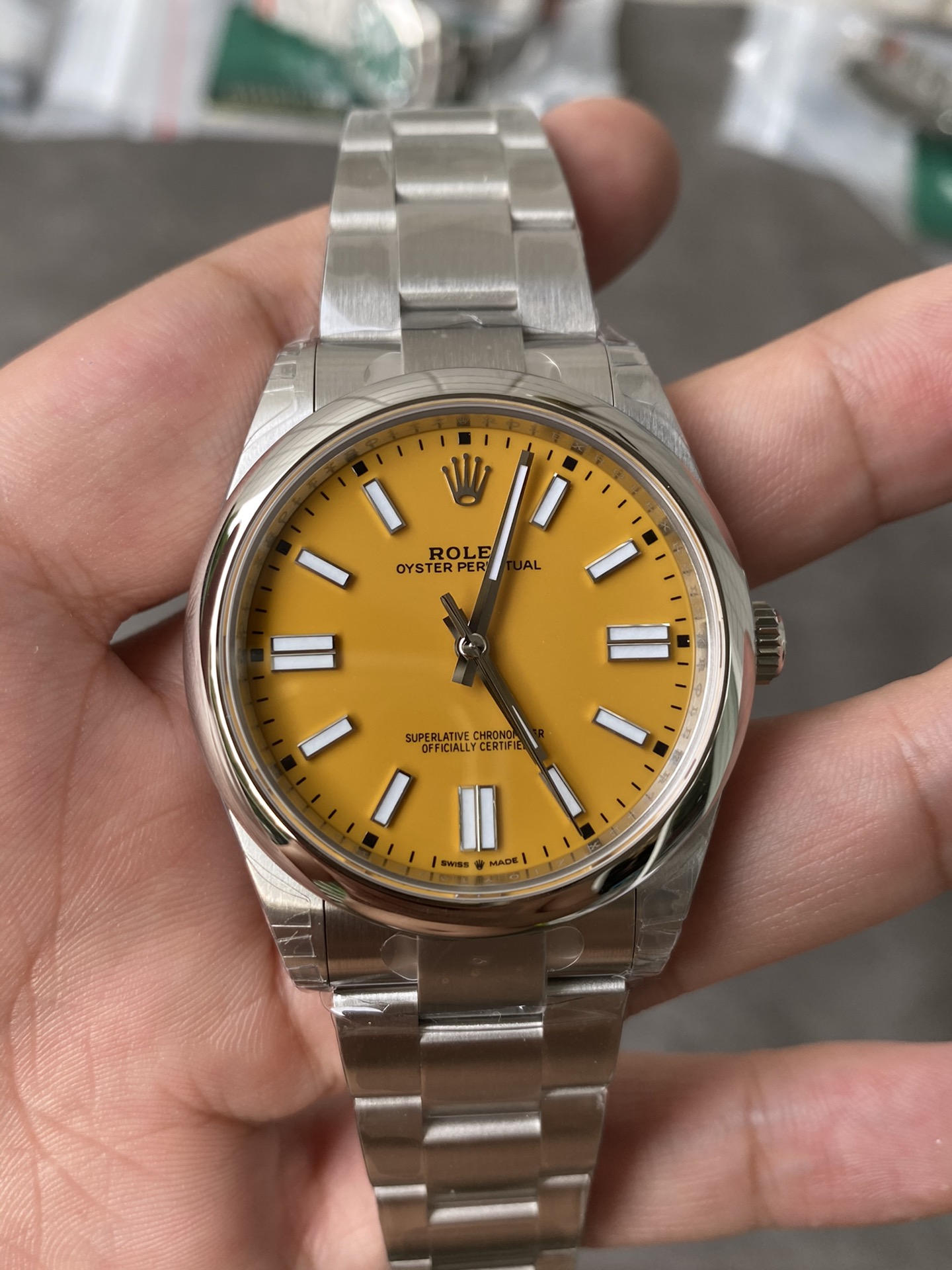 vsf-14553-cc4644b41f-i1692014930_7405_1-1 VS Factory Rolex Oyster Perpetual 41mm Yellow Dial(124300) 1:1 Super Clone – DD3230 Movement – Bild 1