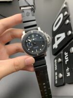 VS Factory Panerai Submersible 42mm Black Ceramic Bezel PAM00683 1:1 Super Clone – DDP.900 Movement – Bild 4