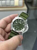 VS Factory Panerai Submersible “Verde Militare” 42mm PAM01055 1:1 Super Clone – DDP.900 Movement – Bild 3