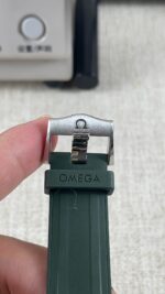 VS Factory Omega Seamaster Diver 300M “Seaweed Green” (210.32.42.20.10.001) 1:1 Super Clone – DD8800 Movement – Bild 7
