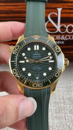 VS Factory Omega Seamaster Diver 300M “Green & Gold” (210.62.42.20.10.001) 1:1 Super Clone – DD8800 Movement – Bild 3
