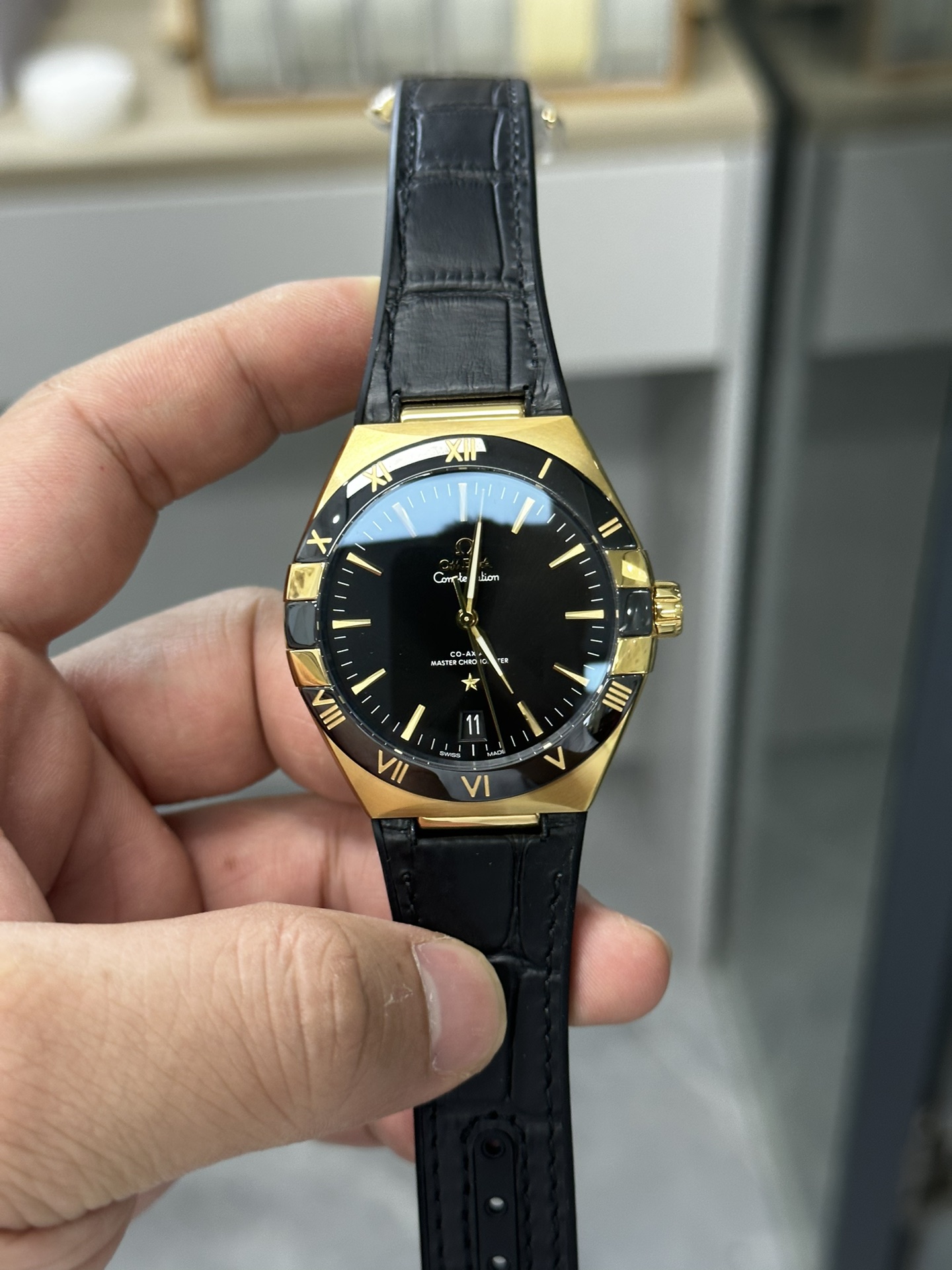 vsf-15768-0144abc018-a1697463266361_7744-1 VS Factory Omega Constellation 41mm Yellow Gold Black Ceramic (131.63.41.21.01.001) 1:1 Super Clone – DD8900 Movement – Bild 1