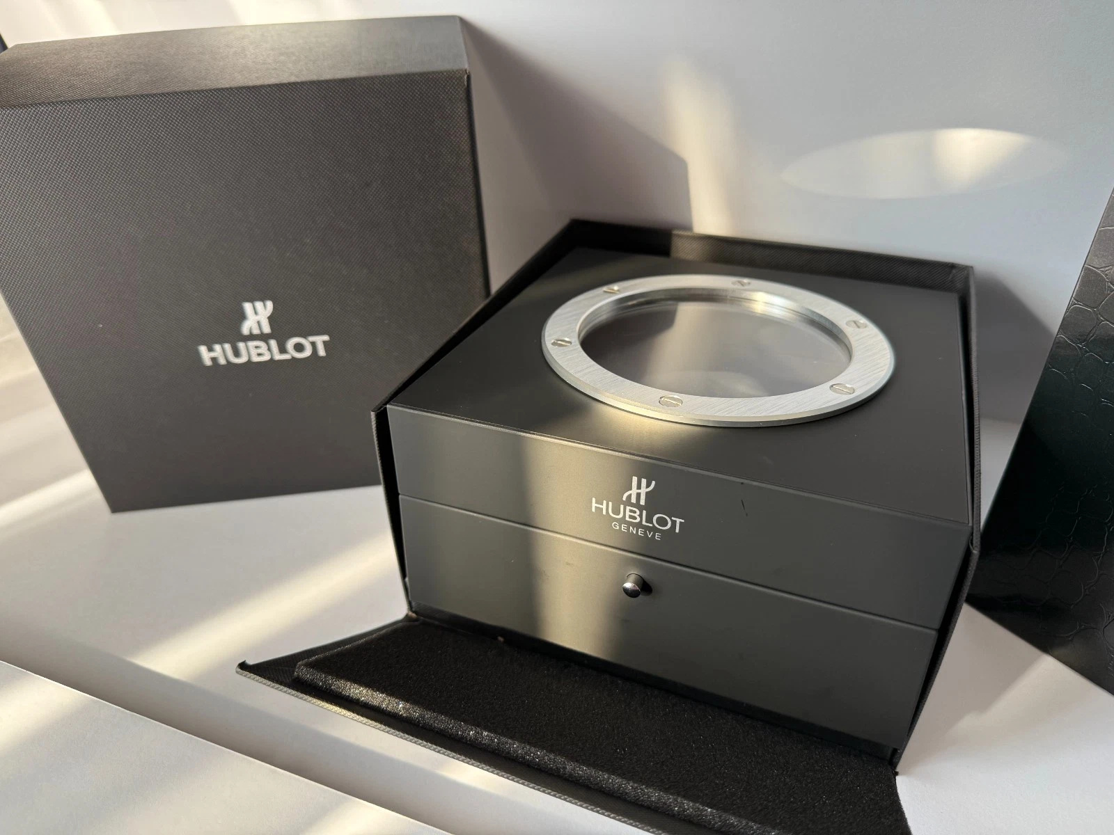 Hublot Watch Box Full Set Detail 01 Hublot Watch Box Full Set - high-resolution detail view 1 of 11