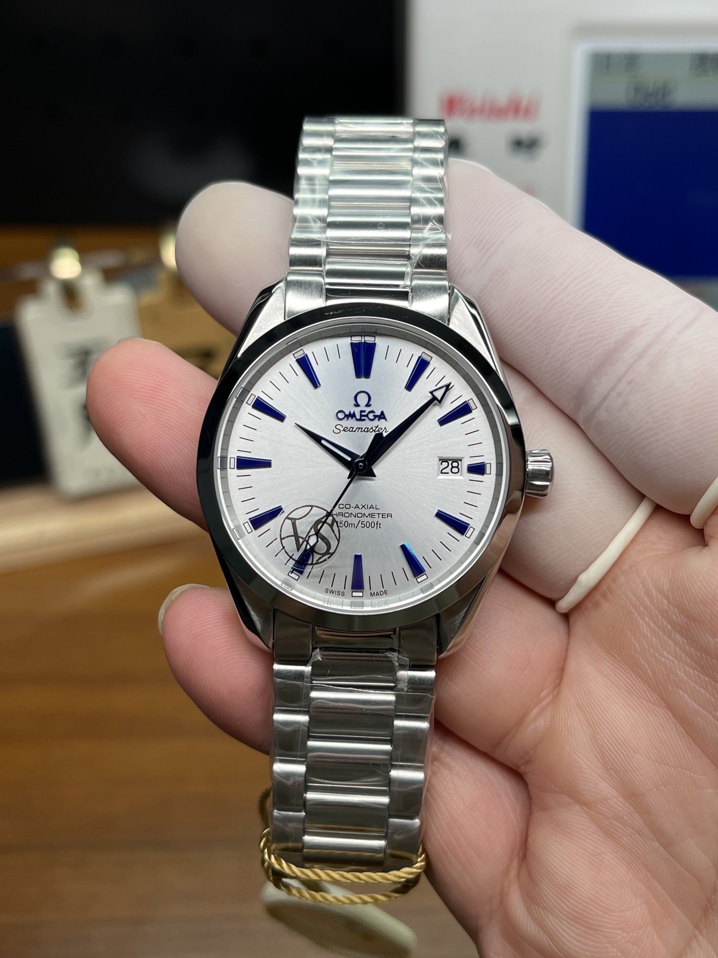 i1780199148675_2172_0_0 VS Factory Omega Seamaster Aqua Terra 150M 39.2mm Silver Dial Blued Hour Markers and Hands Smooth Bezel (2503.33.00) 1:1 Super Clone – DD2500 Movement – Bild 1