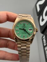 VS Factory Rolex Day-Date Yellow Gold Green Baguette Diamond Dial (139000) 1:1 Super Clone – DD3255 Movement