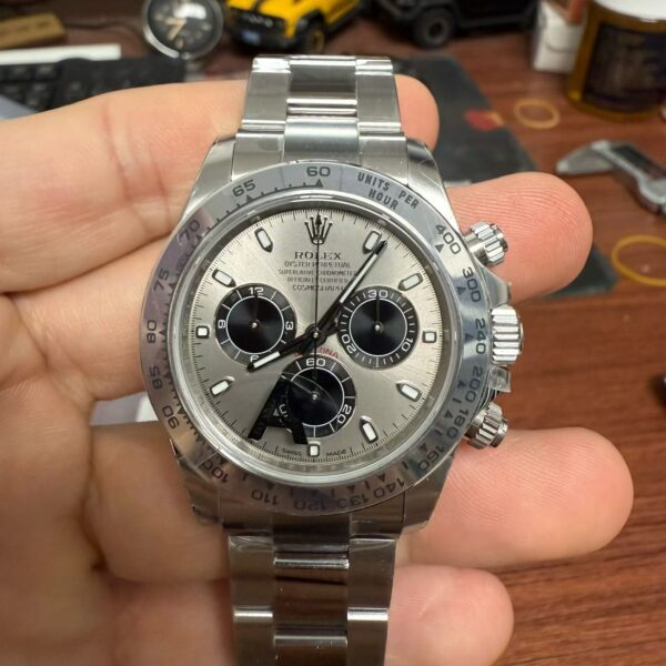 VS Factory Rolex Daytona 126509 steel and bright black dial front view