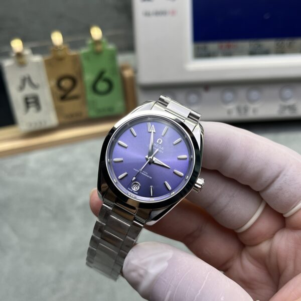 VSF Aqua Terra 34mm sun-brushed purple dial close-up